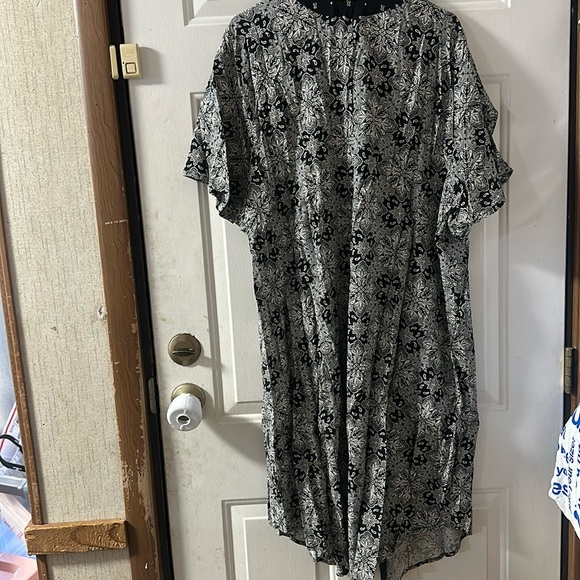TORRID Challis Dolman Shirttail Kimono: BLACK/WHITE: NEW WITH TAGS: SIZE 2 - Picture 5 of 5